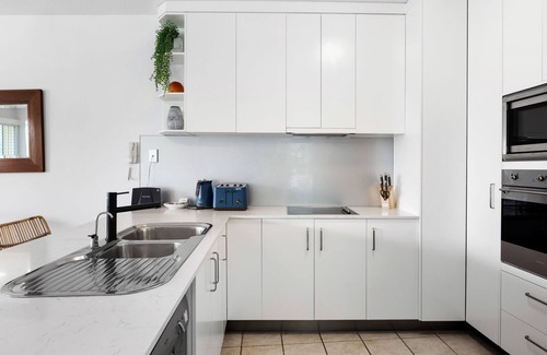Sunshine Beach Apartment | In the Heart of the Sunshine Beach Village - Unit 7 Sempre, 28-34 Duke St, Sunshine Beach