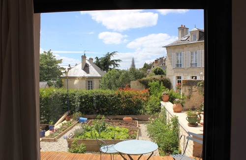 Saint-Jean Eudes Saint-Gilles House | In the heart of Caen, contemporary house, with views of the abbey and terraced gardens