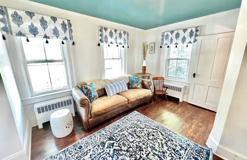 East Dorset House | In the Heart of East Dorset, Featuring a game house and a Hot Tub!
