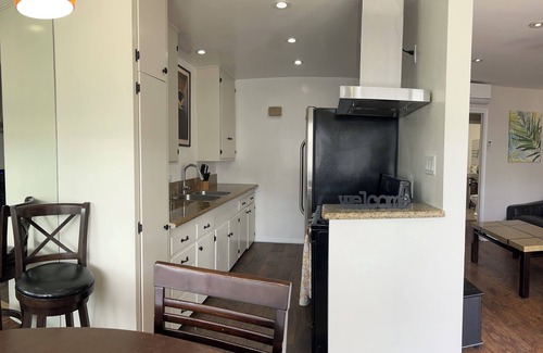 Alamitos Beach Condo | In the heart of Long Beach- Ocean Blvd! Close to Queen Mary & Shoreline Village!