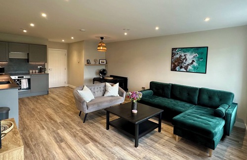 Barbican Apartment | In the heart of the Barbican buzzing with restaurants, shops & the coastline