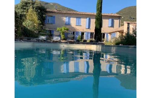 Rustrel House | In the heart of the Luberon and the Colorado Provençal, former school completely renovated
