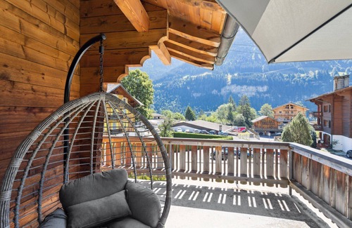 Champery Ski Chalet | In the heart of the village of Champéry, close to the Paladium and only a few meters from the cable