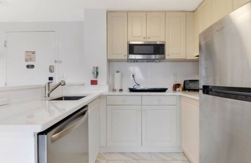 Southwest Orlando Apartment | In the middle of the fun CLOSE TO UNIVERSAL International drive 2 bedroom suite