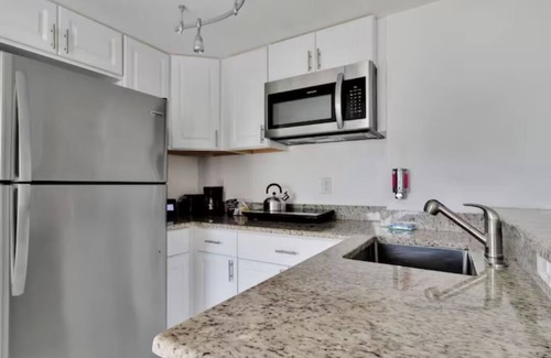 Southwest Orlando Condo | In the middle of the fun CLOSE TO UNIVERSAL International drive 2 bedroom suite