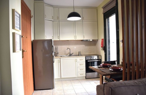 Kalamaria Condo | In the most beautiful area of Thessaloniki, in Aretsou Kalamaria . 1G Internet.