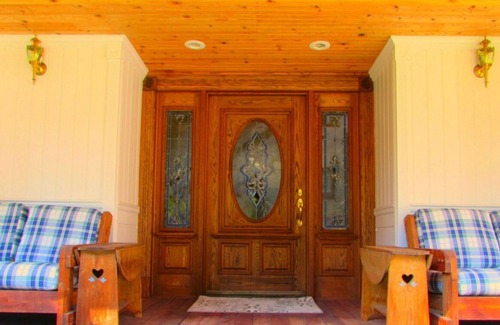 Markleeville House | In the quaint town of Markleeville. Close to Tahoe, Kirkwood, & Heavenly