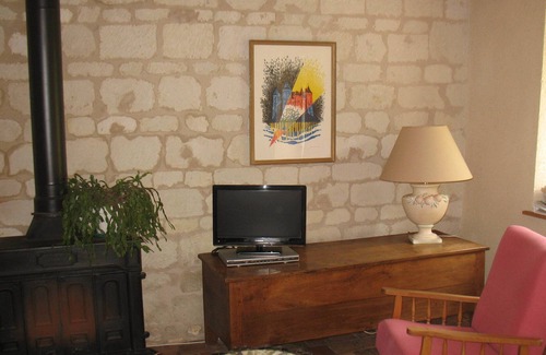Epieds House | In the Saumur vineyard, house of character in tuffeau, calm and spacious