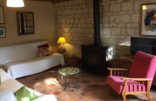 Epieds House | In the Saumur vineyard, house of character in tuffeau, calm and spacious