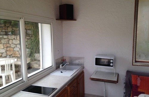 Cassis Apartment | In villa beautiful air-conditioned duplex poolside/garden 4 adults+garage.