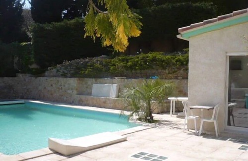 Cassis Apartment | In villa beautiful air-conditioned duplex poolside/garden 4 adults+garage.