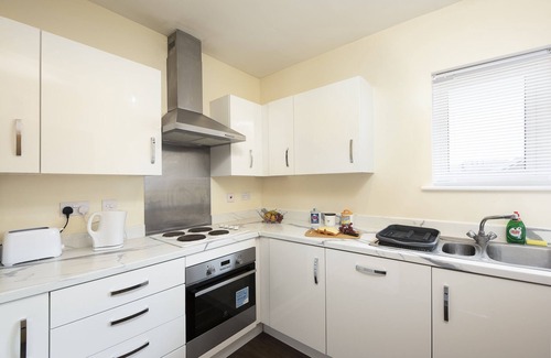 Aylesbury Apartment | Inaras place 2 bed deluxe with parking