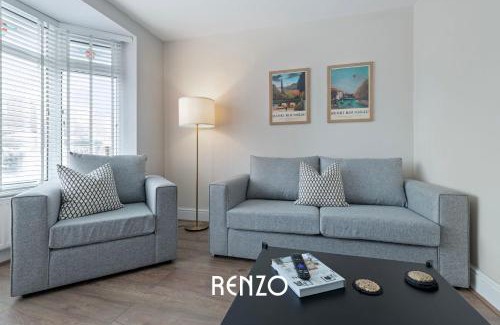 Newark upon Trent House | Incredible 3-bed House in Nottingham by Renzo, Amazing Location, Sleeps 6!