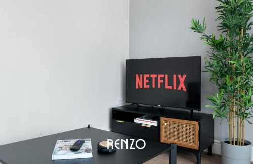 Newark upon Trent House | Incredible 3-bed House in Nottingham by Renzo, Amazing Location, Sleeps 6!