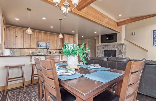 Wildernest House | Incredible 4BR Tranquil Setting & Space to Spare!