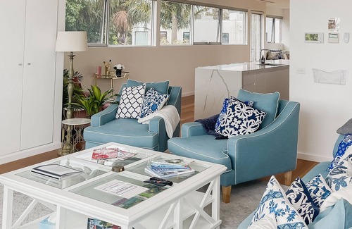 Mentone House | Incredible 5bed home + pool & hot tub + parking + walk to beach