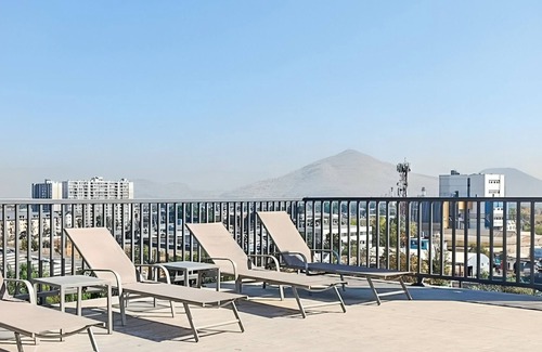 Quinta Normal Apartment | Incredible Apartment in Santiago with Swimming Pool! Ideal for Couples - Yungay 2