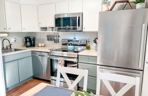 Sugar Mountain Condo | Incredible Condo, Next Door to Ski/Tubing/Golf/Tennis with Seasonal Mtn View!