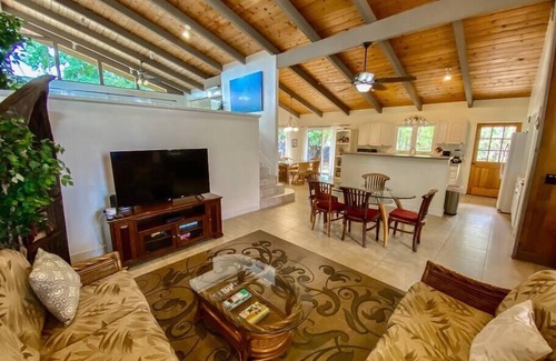 Keauhou House | Incredible He'eia Bay Pool Home w/hot tub for 16!
