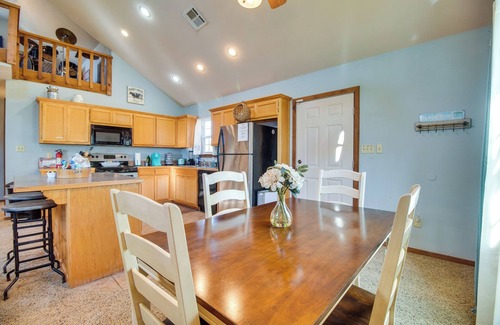 Vian Cabin | Incredible Log Home: 1 Mile From Lake Tenkiller