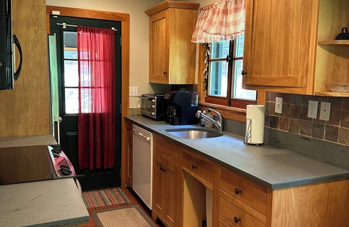 East Madison House | Incredible Mountainside House Near King Pine now available for 25-26 ski season