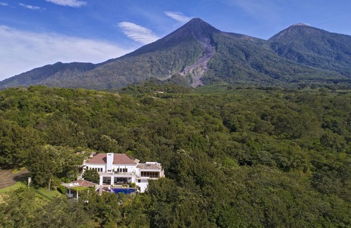 Alotenango House | Incredible views, 12 Guests, 6 Rooms 8 bathrooms, Private Pool and Jacuzzi.