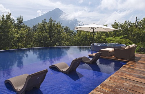 Alotenango House | Incredible views, 12 Guests, 6 Rooms 8 bathrooms, Private Pool and Jacuzzi.
