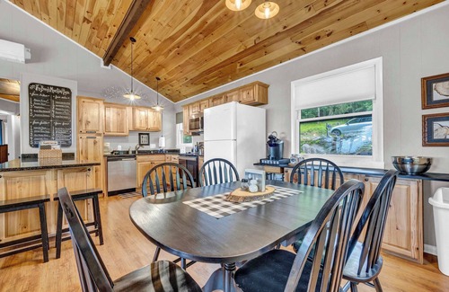 Beech Mountain House | Incredible View, Hot Tub, Close to Everything!