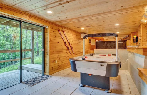 Beech Mountain House | Incredible View, Hot Tub, Close to Everything!