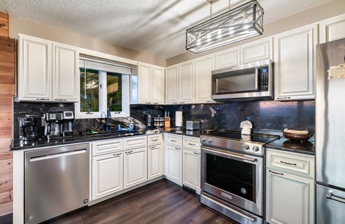 Chalet Village House | Incredible Views! Massage Chairs, Hot-tub, WiFi