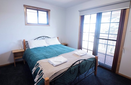 Taranna Cabin | Incredible Water Views Among Bushland on Tasman Peninsula - 6 Bed/6 Bath
