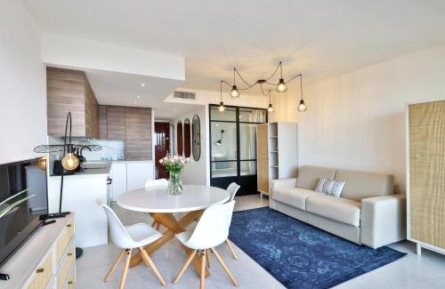 Carre d'Or Apartment | Incroyable vue mer, 2 pièces refait à neuf avec piscine sur le toit/WIFI/AC