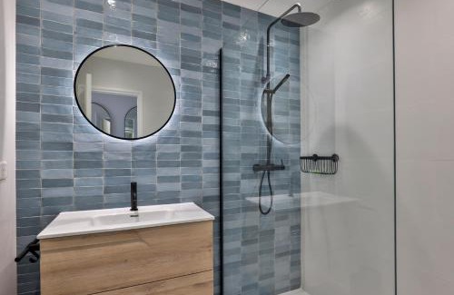 Carre d'Or Apartment | Incroyable vue mer, 2 pièces refait à neuf avec piscine sur le toit/WIFI/AC