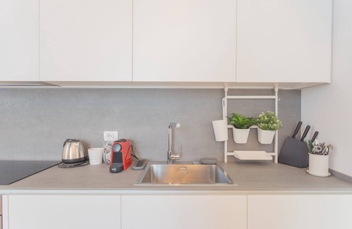 Como City Centre Apartment | Independence Apartment with Balcony