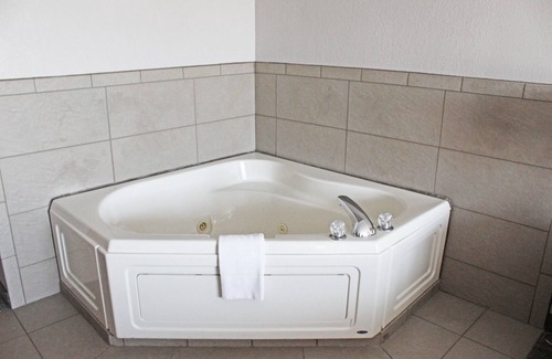 Marinette Hotel | Independence Stay Hotel & Suites