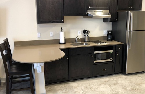 Marinette Hotel | Independence Stay