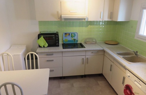 Saint-Saturnin-les-Avignon House | Independent apartment, quiet hill with pool