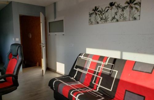 La Chapelle-Janson Apartment | Independent room
