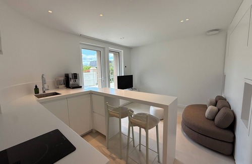 Marly-le-Roi Apartment | Independent Studio - Maison d'Hôtes Luxe St Germain en Laye