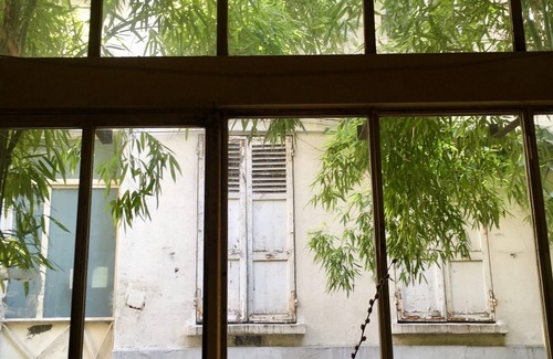 Quartier de la Goutte-d'Or House | Independent triplex chalet on interior courtyard with bamboo