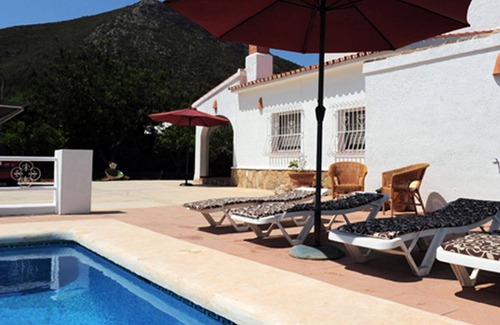 Jalon Villa | Independent Villa with private pool near the sea.