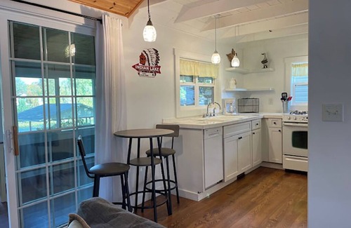 Lakeview Cottage | Indian Lake Treehouse Waterfront Cottagen