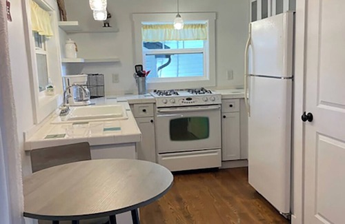 Lakeview Cottage | Indian Lake Treehouse Waterfront Cottagen