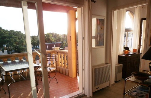 Cala Anguila-Cala Mendia House | individ. House 30 m hint on /. the beach with palm trees, panoramic / Meerblic