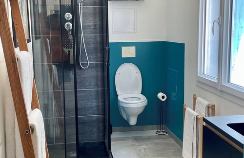 Saint-Andre-de-Sangonis Apartment | Individual bedroom and bathroom, entrance and garden