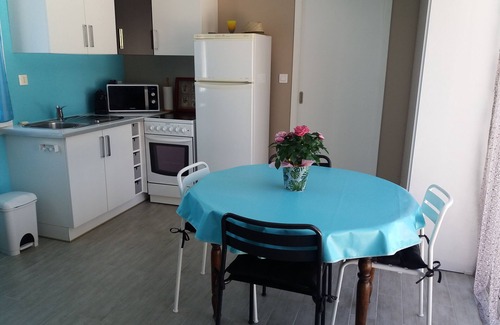 Gaujac Apartment | Individual STUDIO with peaceful pool in small village