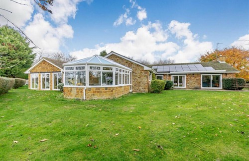 Hornton House | Indoor Pool! Ranch Style! Cotswolds, Soho Farmhouse, Oxford, Stratford, London