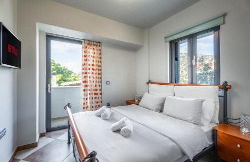 Kalyvia Thorikou Villa | Indoor pool villa, near the beach, Lagonisi