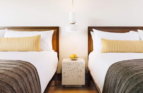 Sunset Junction House | Indulge In An Unforgettable Getaway Experience! 4 Relaxing Units, Pets Allowed