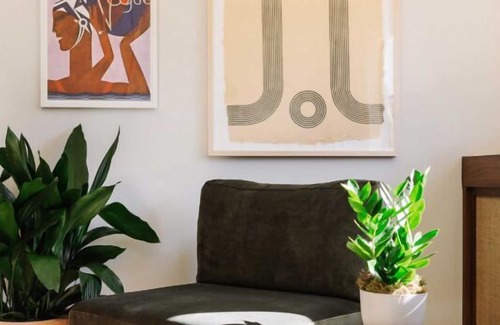 Sunset Junction House | Indulge In An Unforgettable Getaway Experience! 4 Relaxing Units, Pets Allowed